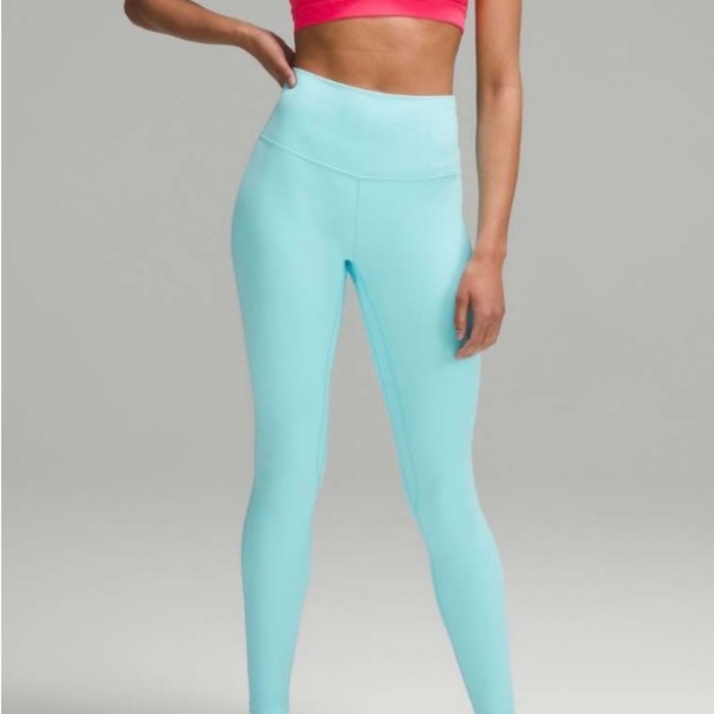 2023-Lululemon Align High-Rise Pant 28"
Cyan Blue size 14